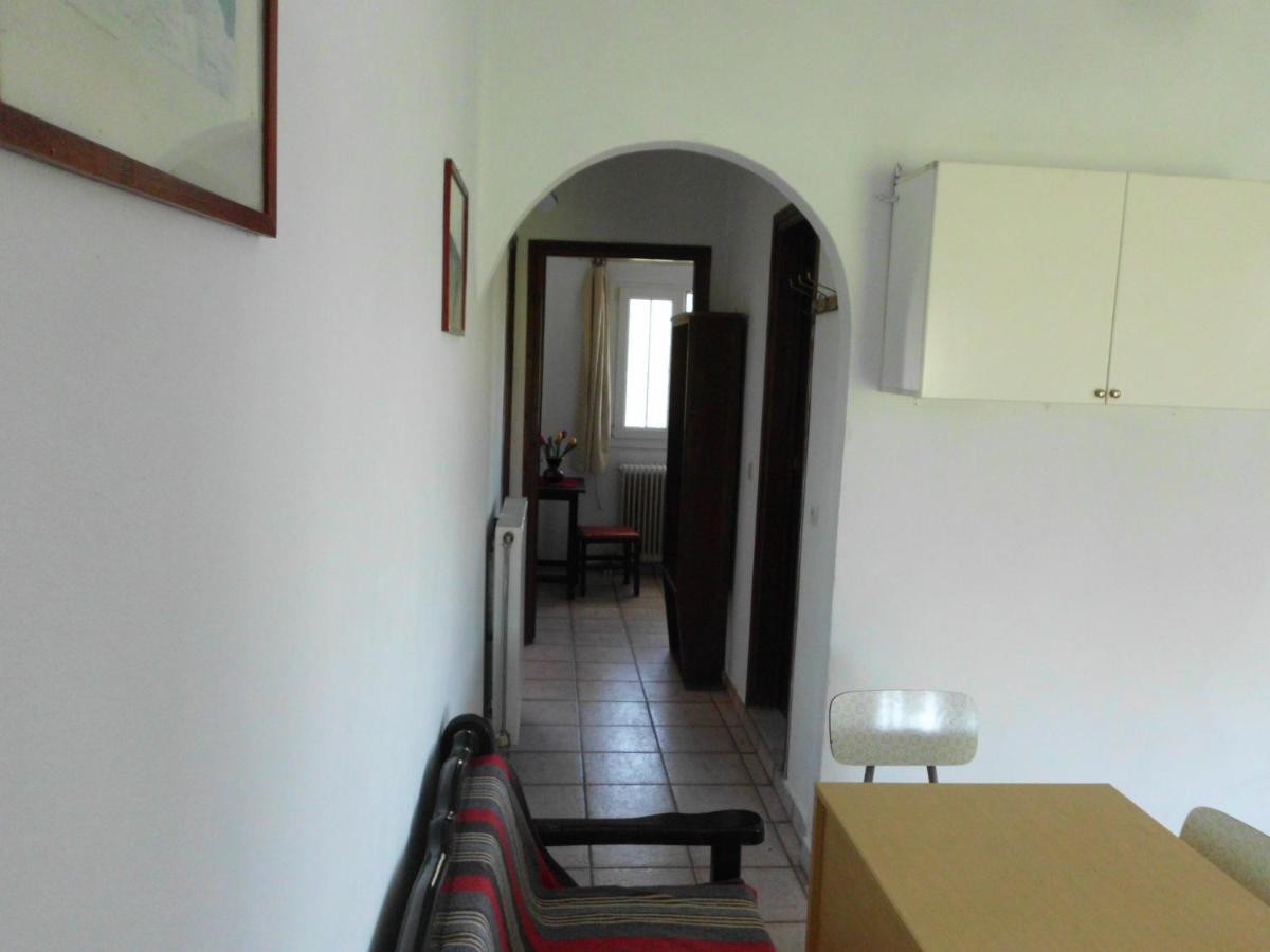 Tom'S House Apartamento Skriperon Exterior foto