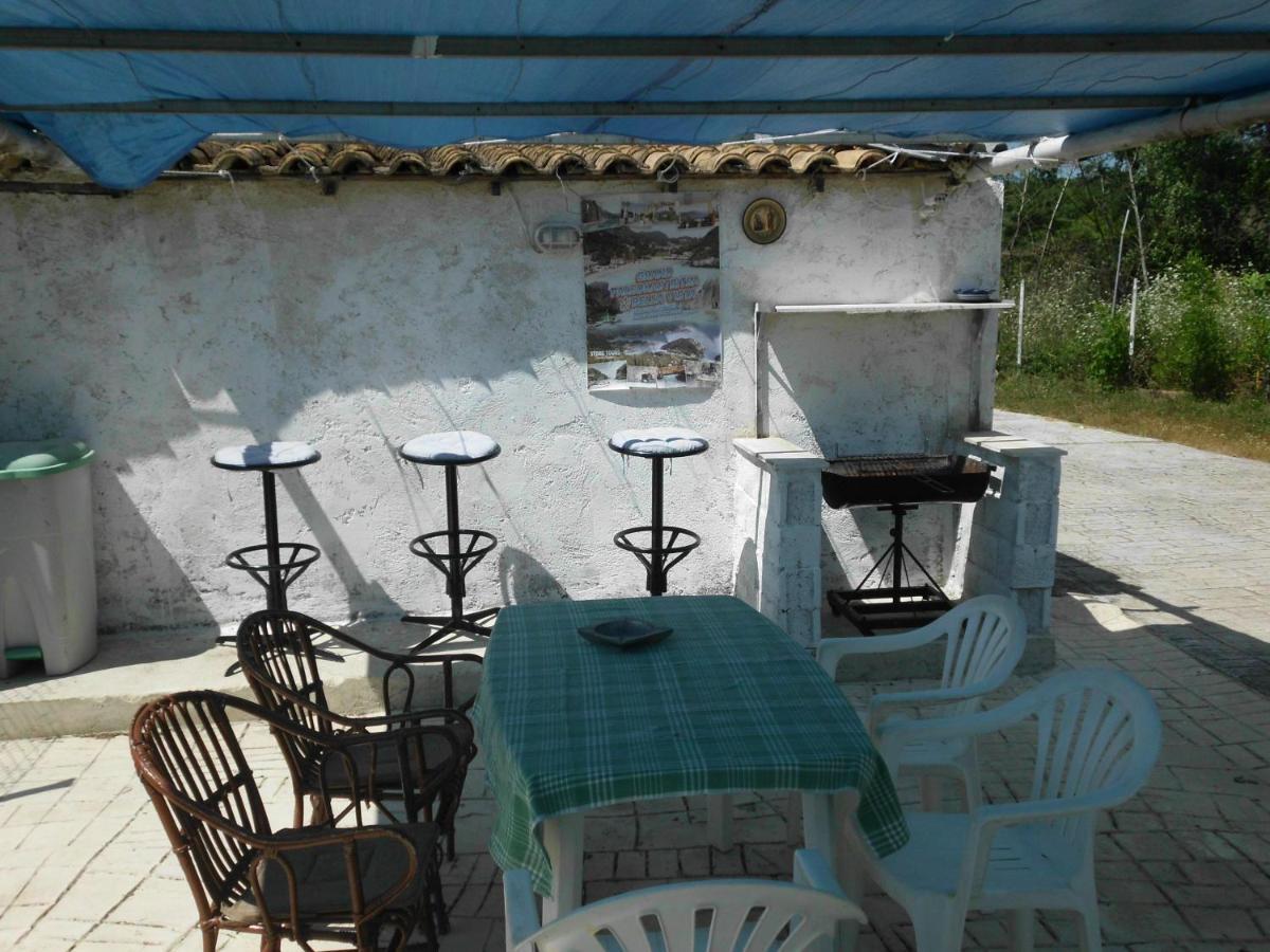 Tom'S House Apartamento Skriperon Exterior foto
