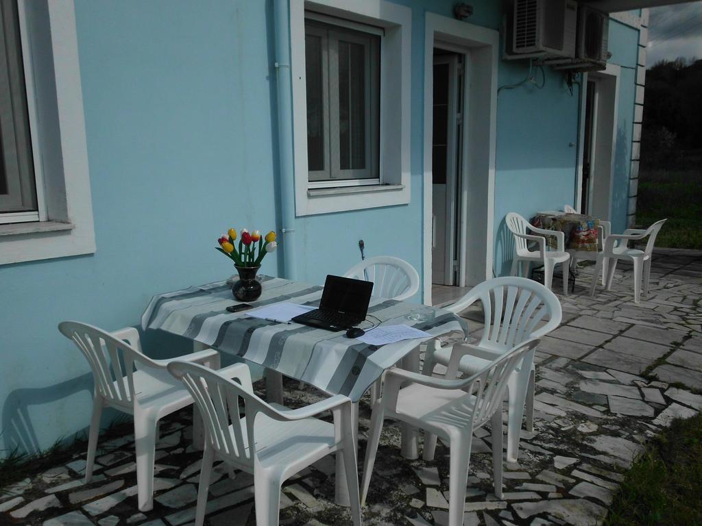 Tom'S House Apartamento Skriperon Exterior foto