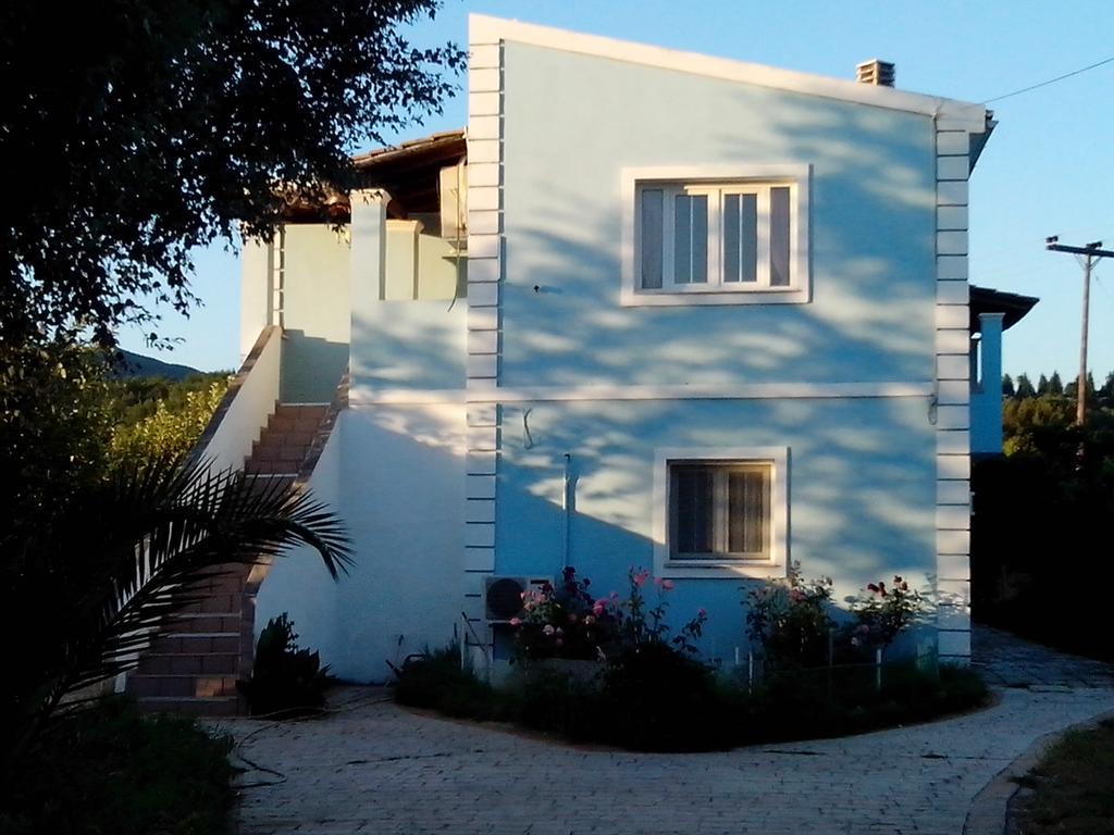 Tom'S House Apartamento Skriperon Exterior foto
