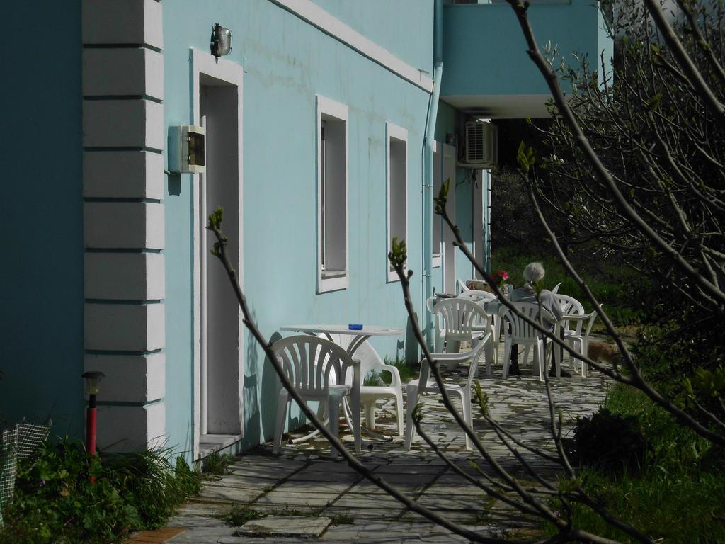 Tom'S House Apartamento Skriperon Exterior foto