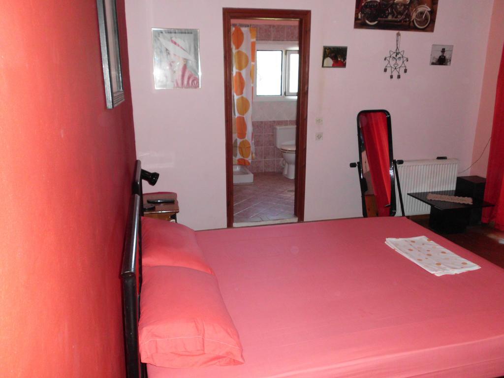 Tom'S House Apartamento Skriperon Exterior foto