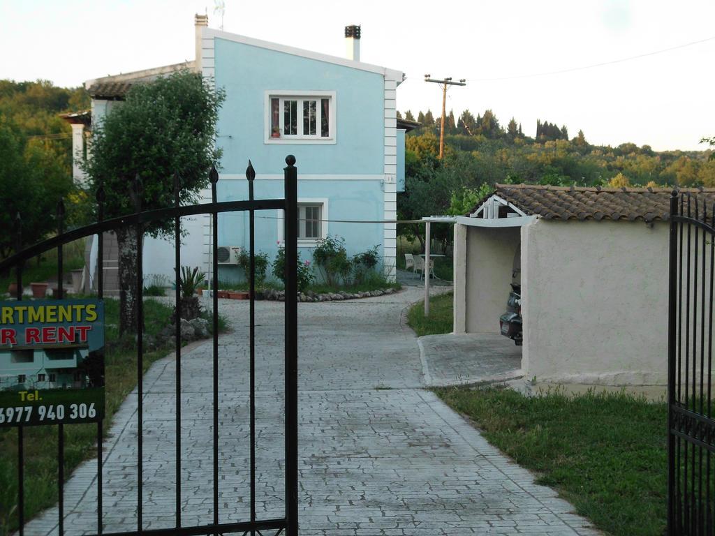 Tom'S House Apartamento Skriperon Exterior foto