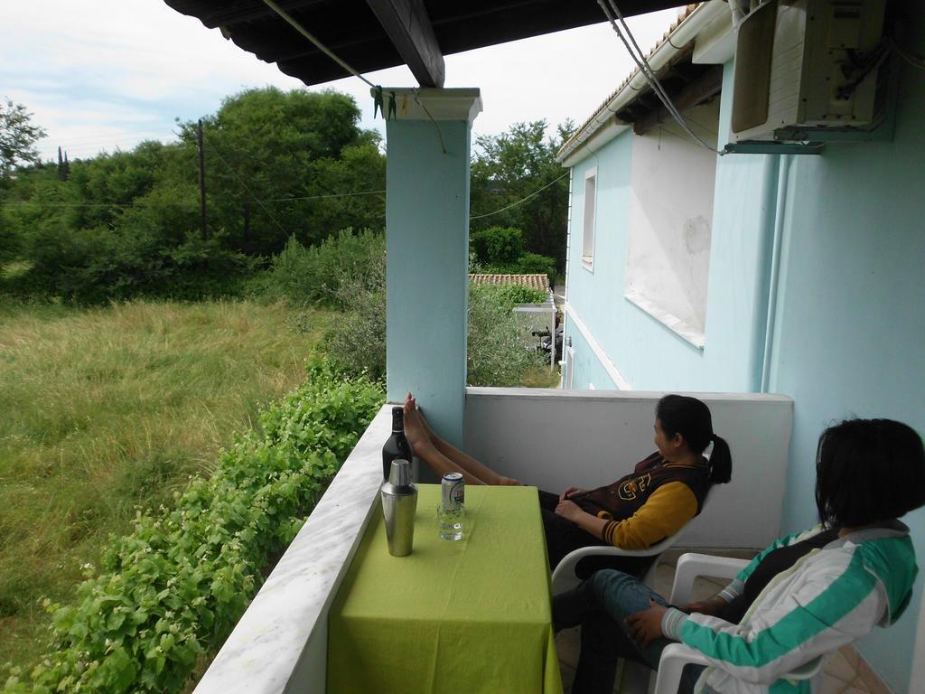Tom'S House Apartamento Skriperon Exterior foto