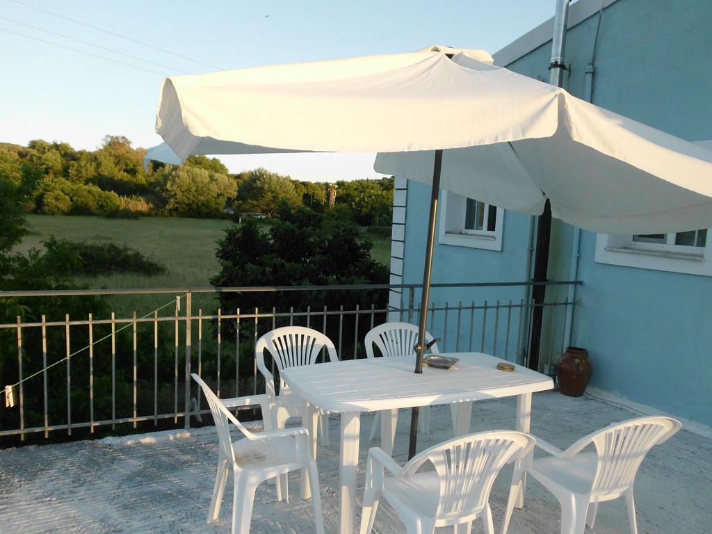 Tom'S House Apartamento Skriperon Exterior foto